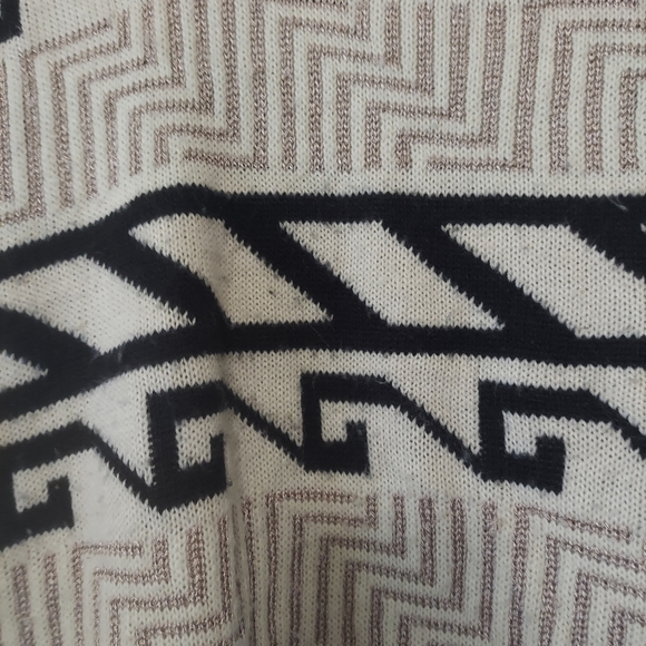 W118 Sweater Poncho - Picture 4 of 5